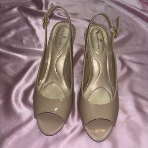 Bandolino Nude Peep-Toe Slingback Heels Size 9.5